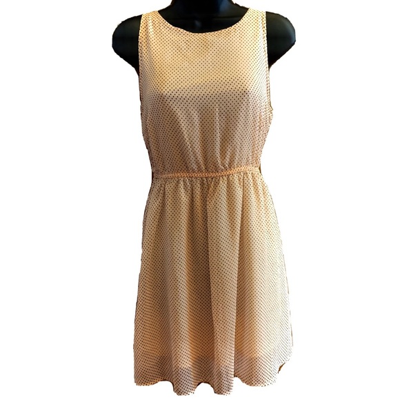 Flirty Peach Summer Dress With Sexy Back!! 😍 - Picture 4 of 8